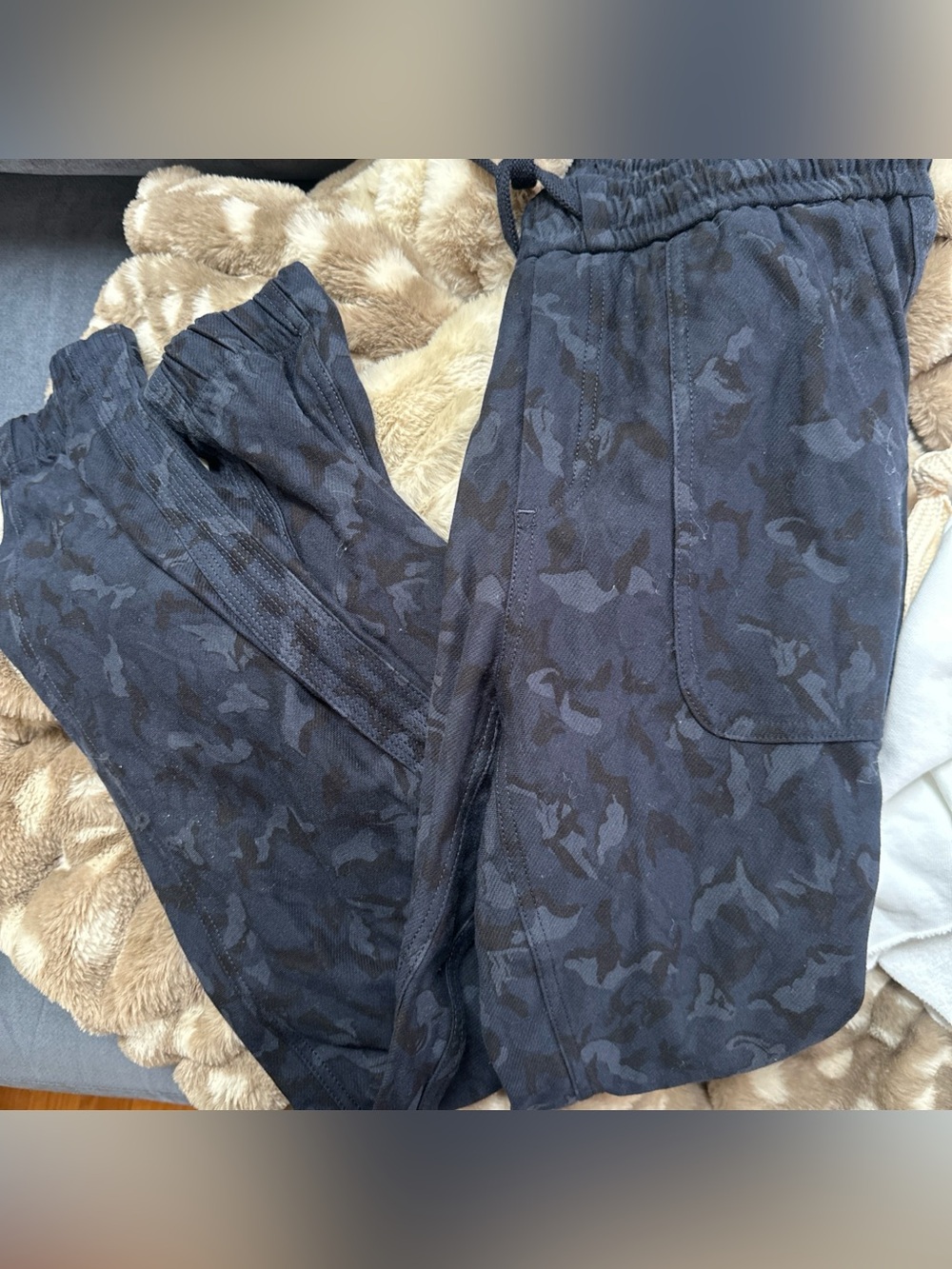 Athleta farallon Camouflage Jogger Pants size 2